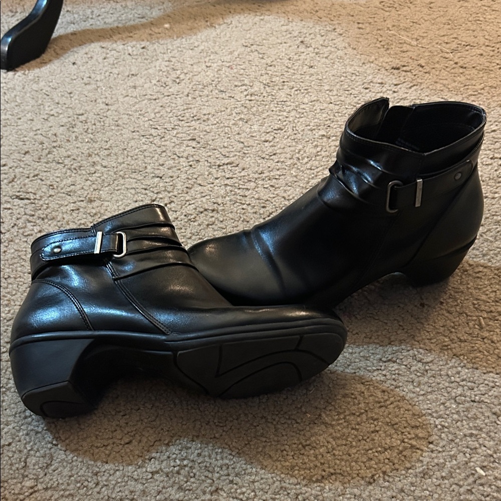 Comfort Plus by Predictions Black Ankle Boots